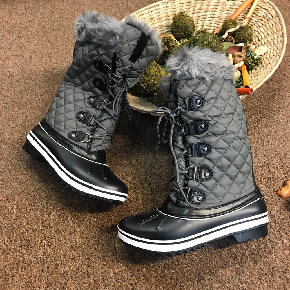 Grey snow boot